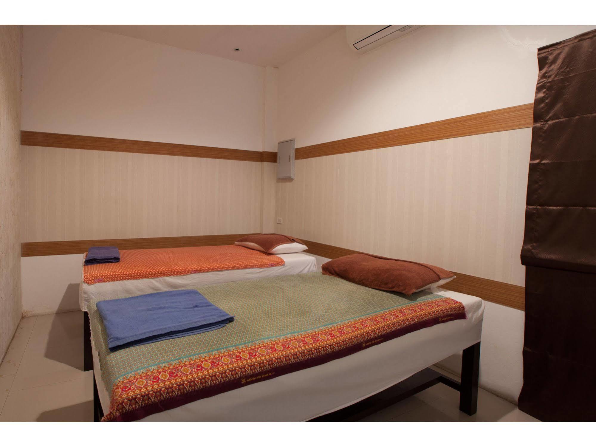 Green Residence Hotel Bang Rak Beach  Exterior foto